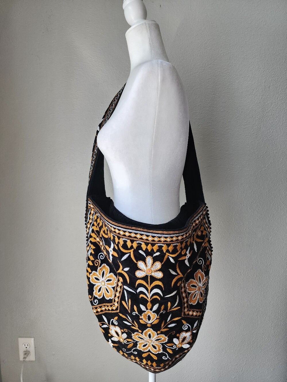 Free People RARE Vic Velvet Embroidered Slouchy Boho Bag In Moody Midnight - Picture 6 of 16